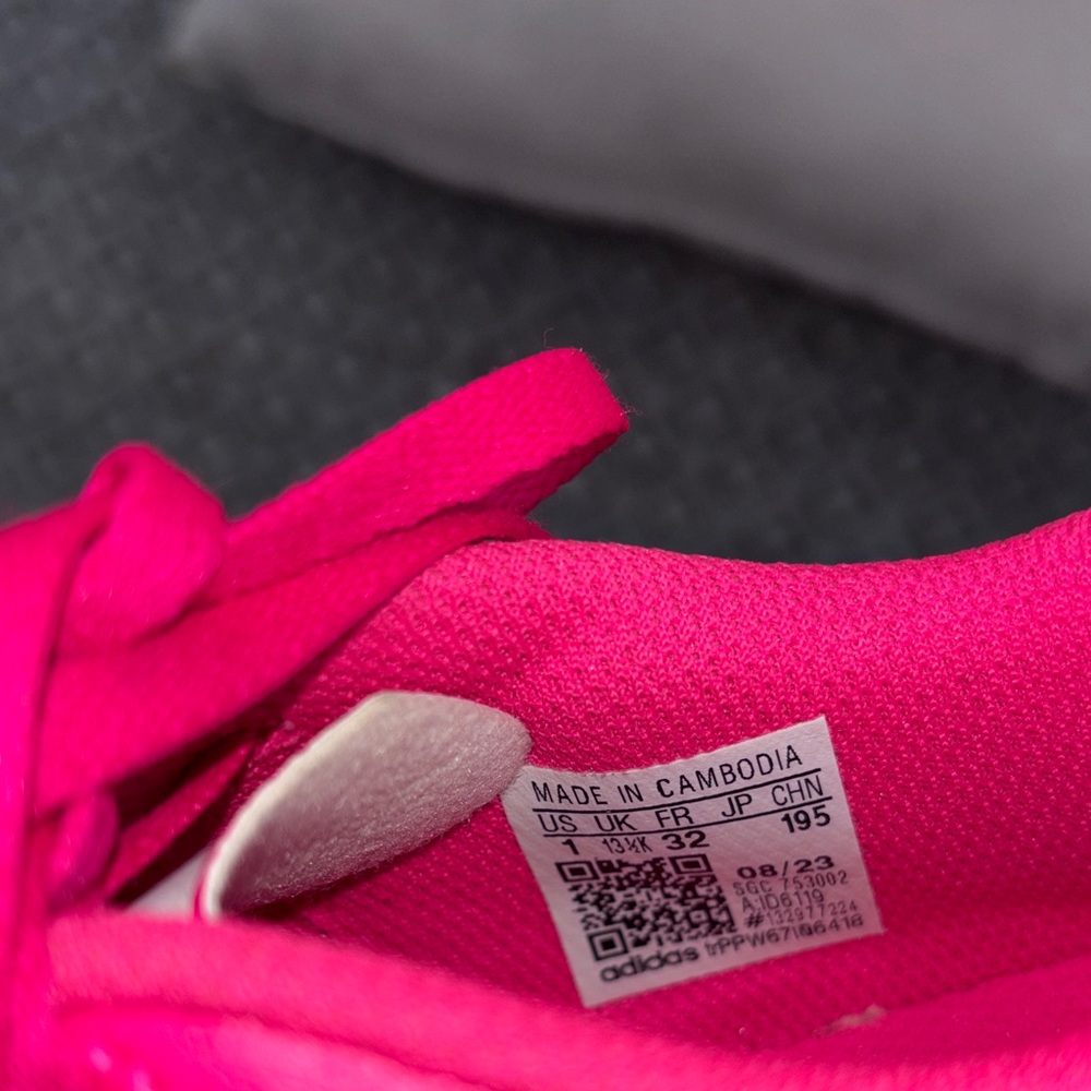 adidas Bright Pink Youth Soccer Cleats with White Stripes size 1 - Picture 2 of 9